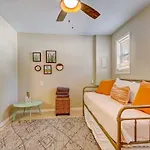 The Peachy Pearl, Private Uptown Apartment, Dog Friendly