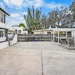 The Peachy Pearl, Private Uptown Apartment, Dog Friendly
