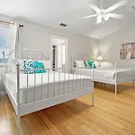 The Salty Saint Townhouse By The Beach