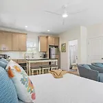 New Private Apt In Uptown St Aug Walk Everywhere