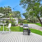 Onyx House King Size Beds Bikes Games Wine