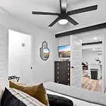 Hidden Lighthouse Bungalow Renovated 2 Beds Dogs Ok
