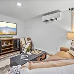 Hidden Lighthouse Bungalow Renovated 2 Beds Dogs Ok