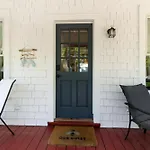 Cape Keepers Cottage - Lighthouse Park