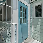 Casa Bella- Chic, Retro Apt- Steps To Historic District!