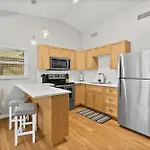 Cozy Uptown Guest House