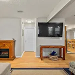 Fullerwood Park Retreat, 5 Min To Downtown, Sleeps 6