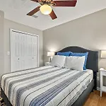 Fullerwood Park Retreat, 5 Min To Downtown, Sleeps 6