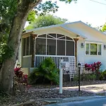 Luxurious Bohemian Bungalow In Lincolnville - Mins From Downtown!
