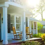 Luxurious Moody Manor Estate Close To Downtown And The Beach!