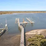 Conch Island-Pool, Beach, Dock