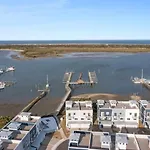 Conch Island-Pool, Beach, Dock