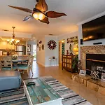 Sea Winds 56 Beachside Retreat