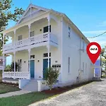 Cedar Street Retreat - Unit B