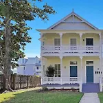 Cedar Street Retreat - Unit C