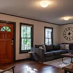Private Luxury Cottage Close To Downtown