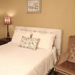 Quaint Historic Downtown Apartment