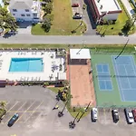 Coastal Condo - Walk To Beach Pool Pickleball And Boat Ramp