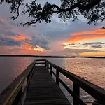 Coastal Condo - Walk To Beach Pool Pickleball And Boat Ramp