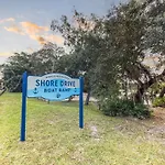 Sunny Retreat Near Downtown & Beaches