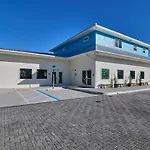 - Sunset Beach Loft -