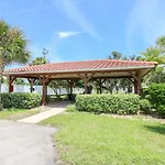 Ocean Village Club O16