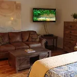 Splendid Condo With Balcony View Of Pool 5220