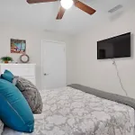 Eternal Summer With Pool Sleeps 9 Guests