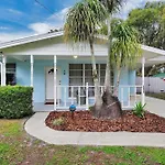 Eternal Summer With Pool Sleeps 9 Guests