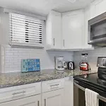 Oceanside Complex M33 1 Bed 1 Bath Heated Pool