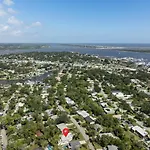 Island Bungalow - Ideal Location!