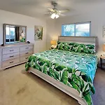 Ocean Village Club P32