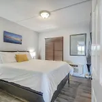 130 Direct Ocean Front 1 Bedroom Condo With Heated Pool