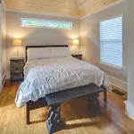 Renovated Romantic Guesthouse Historic Downtown Easy Half Mile Stroll - Beach Only 3 Miles!