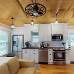 Renovated Romantic Guesthouse Historic Downtown Easy Half Mile Stroll - Beach Only 3 Miles!