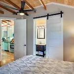 Renovated Romantic Guesthouse Historic Downtown Easy Half Mile Stroll - Beach Only 3 Miles!