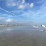 Dog-Friendly 4Br Coastal Getaway Close To Beach
