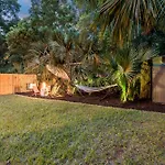 Modern Lux Coastal Home, 1Mi To Historic Downtown, Fire Pit, King Beds