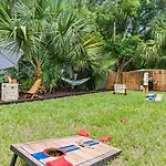 Modern Lux Coastal Home, 1Mi To Historic Downtown, Fire Pit, King Beds