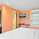 Cozy & Contemporary Space In Central St Augustine