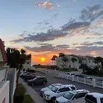 Beautiful Ocean Side 2 Bedroom Condo With Pool