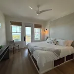 Enchanting Beachfront House With Luxury Pool & Hot Tub And Direct Oceanfront