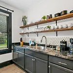 Pacific Cove #10 - Cozy Bungalow Near Shops
