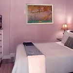 Adorable Historic Downtown Apartment