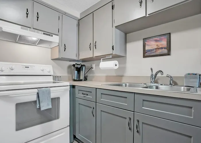 Uptown Lovebird Nest, Minutes To Vilano Beach And Downtown!