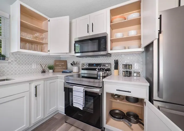 New Modern Bungalow Close To Downtown! Fully Fenced Yard