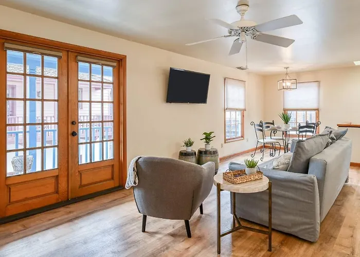 62 Hypolita Carriage House