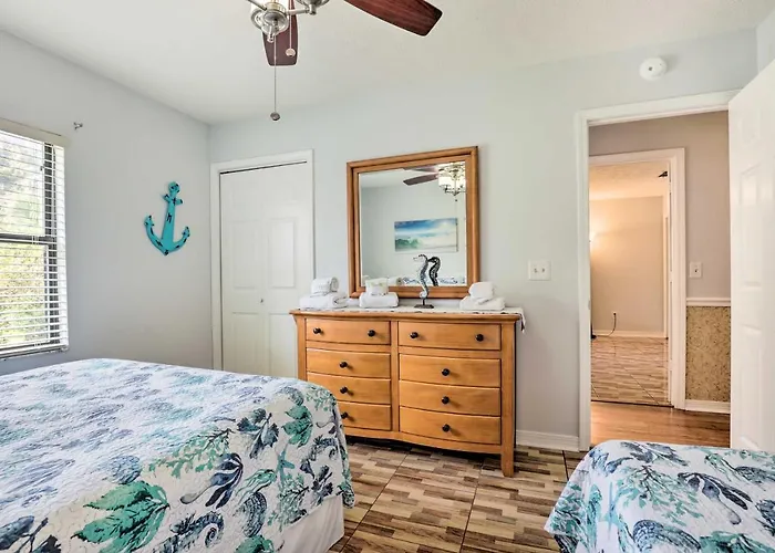 St Augustine Island Home With Patio, Walk To Beach!