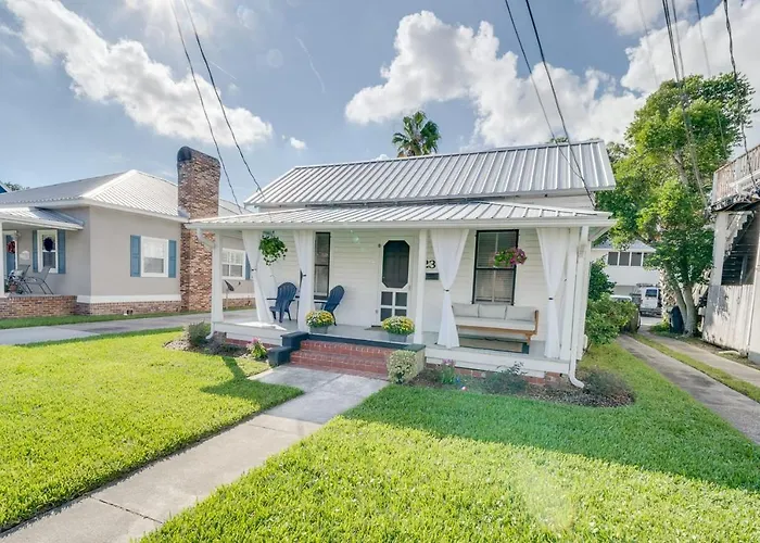 Updated Early 1900S 2Br Cottage Walking Distance To Downtown With Onsite Parking