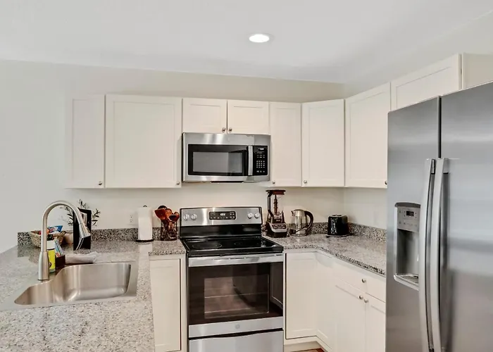 Charming Oasis Near Downtown And Beach